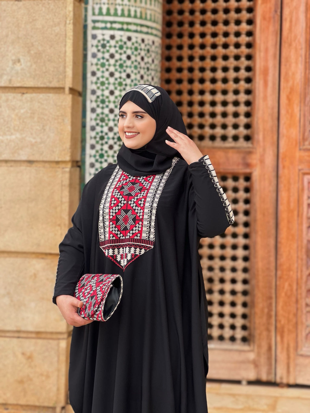 عباية اردنية راقية 3 قطع لإطلالة فخمة ومريحة في كل مناسبة تأتي مع فولار و حقيبة.r5