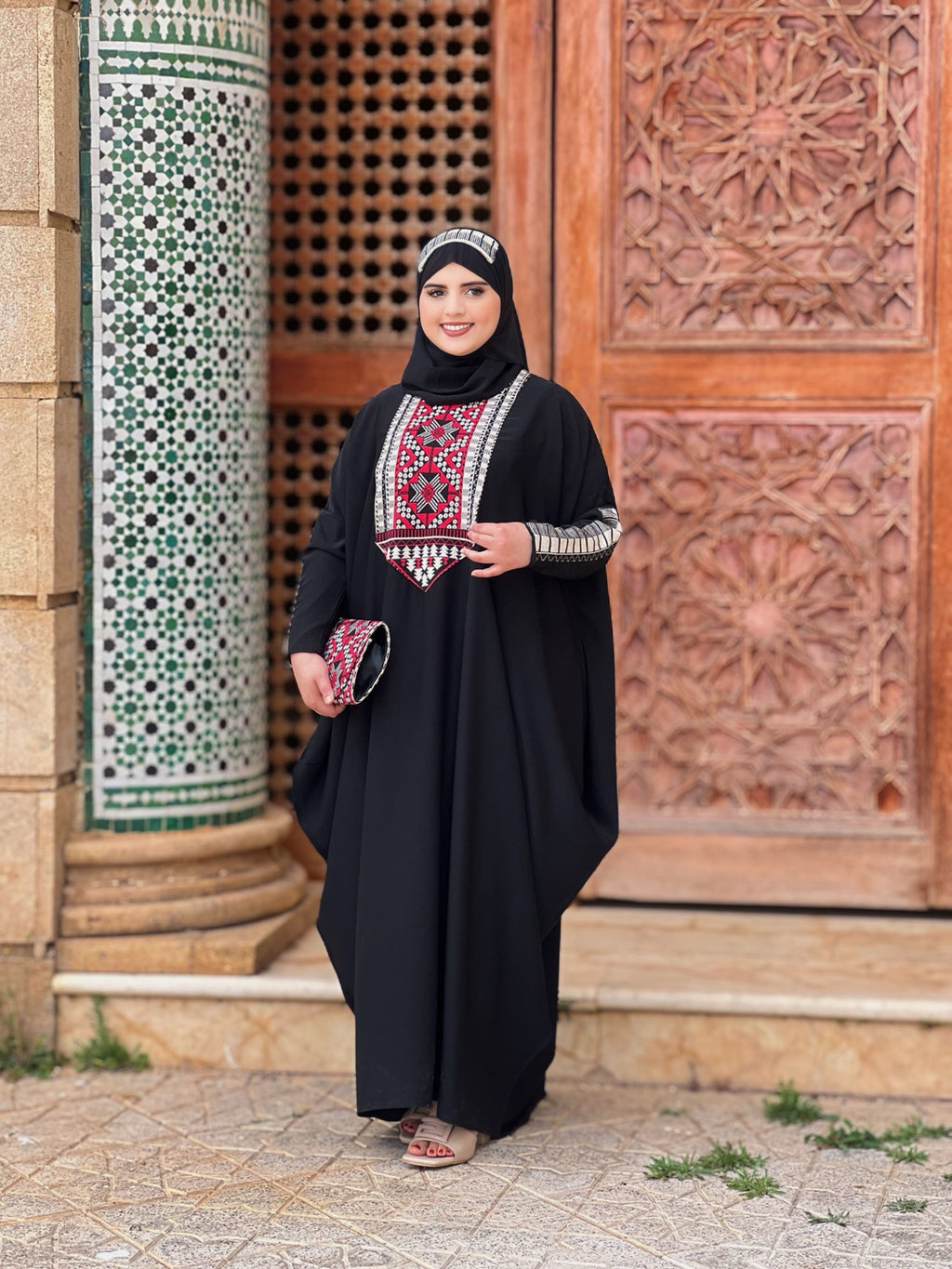 عباية اردنية راقية 3 قطع لإطلالة فخمة ومريحة في كل مناسبة تأتي مع فولار و حقيبة.r5