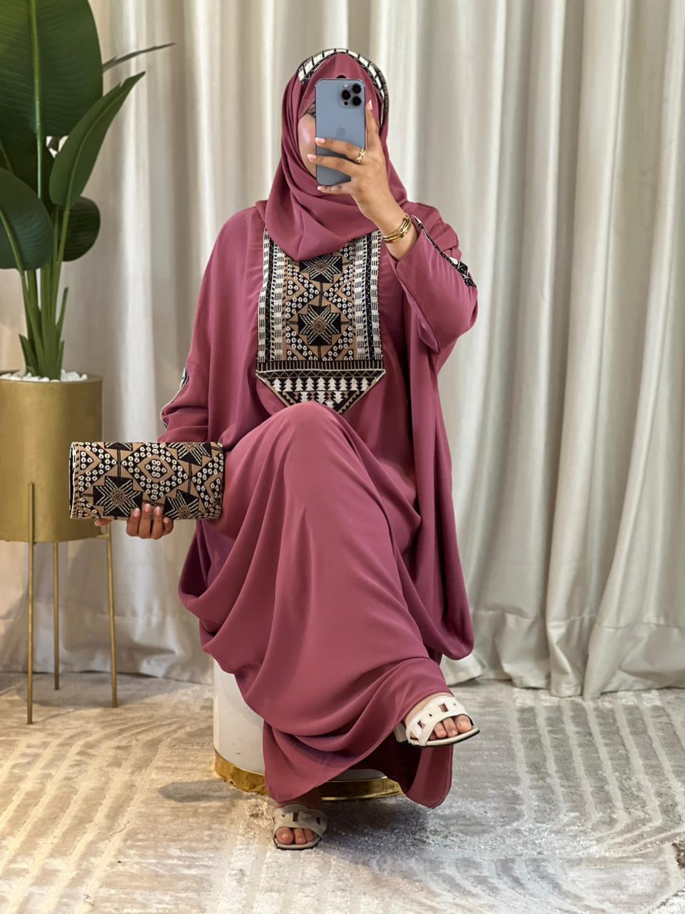 عباية اردنية راقية 3 قطع لإطلالة فخمة ومريحة في كل مناسبة تأتي مع فولار و حقيبة.r5